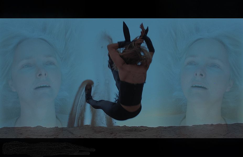 WASTRÄUMSTDU eine Videoinstallation im Außenraum