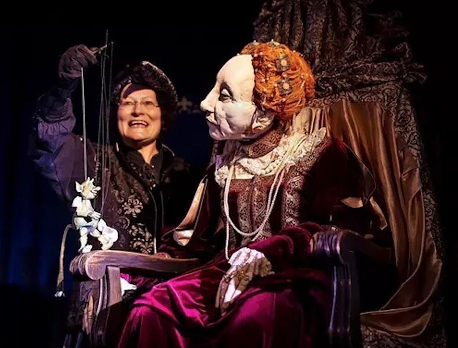 CHERRY-PICKING SHAKESPEARE – Perlen für die Königin