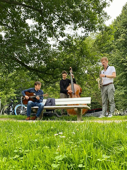 Straßenkonzerte mit dem Trio Hip-Bop