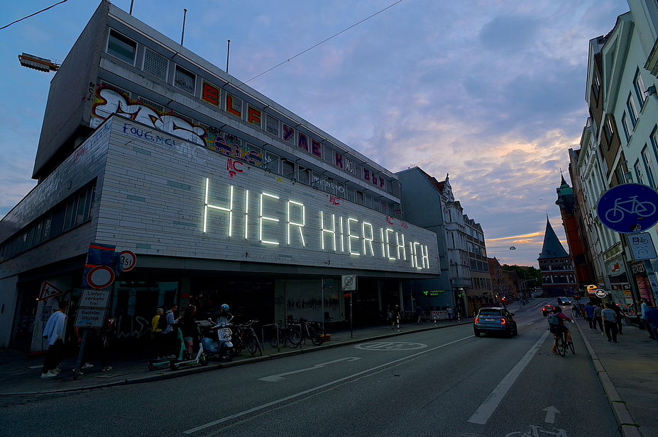 HIER HIER ICH ICH