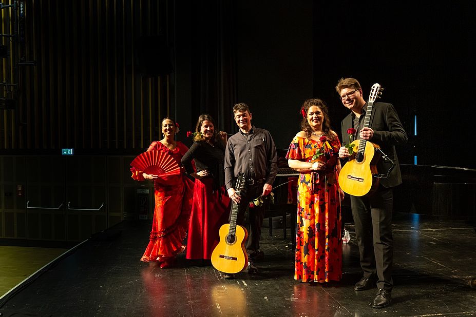 Flamenco, Tango y Canciones