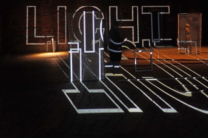 LICHT IN FINSTEREN ZEITEN
