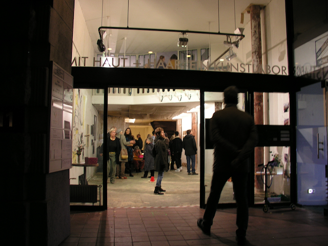 Salon in der Ausstellung Mit Haut und Haar: ein Kunstlabor
